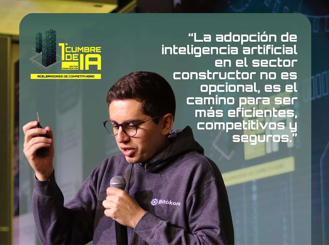 Felipe Díaz, CTO de Bitákora, presentando Modo Crucero en la Cumbre de IA 2025 de Camacol.
